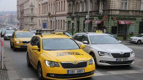 Taxikáři kroužili centrem Prahy dvě hodiny.