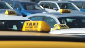 Služby typu Uber jsou podle mnohých lidí nekalou konkurencí pro klasické taxikáře s licencí