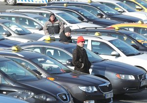 Kvůli současné situaci protestovali taxikáři už několikrát v pražských ulicích.