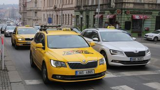 Taxikáři ukončili protest, v blokování Prahy budou ale pokračovat i v pátek