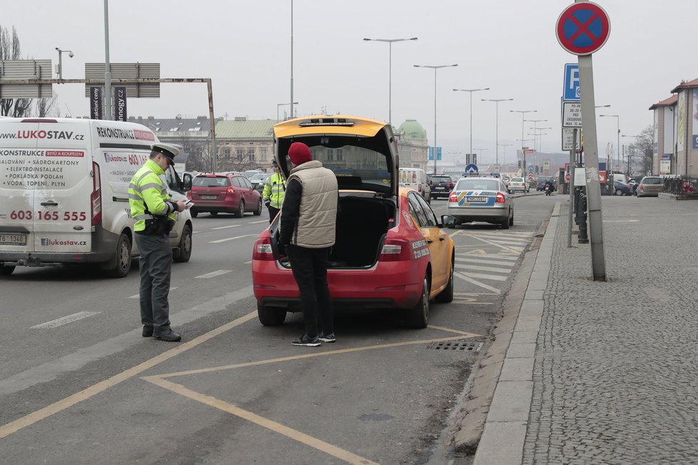 Taxikáři kroužili centrem Prahy dvě hodiny.