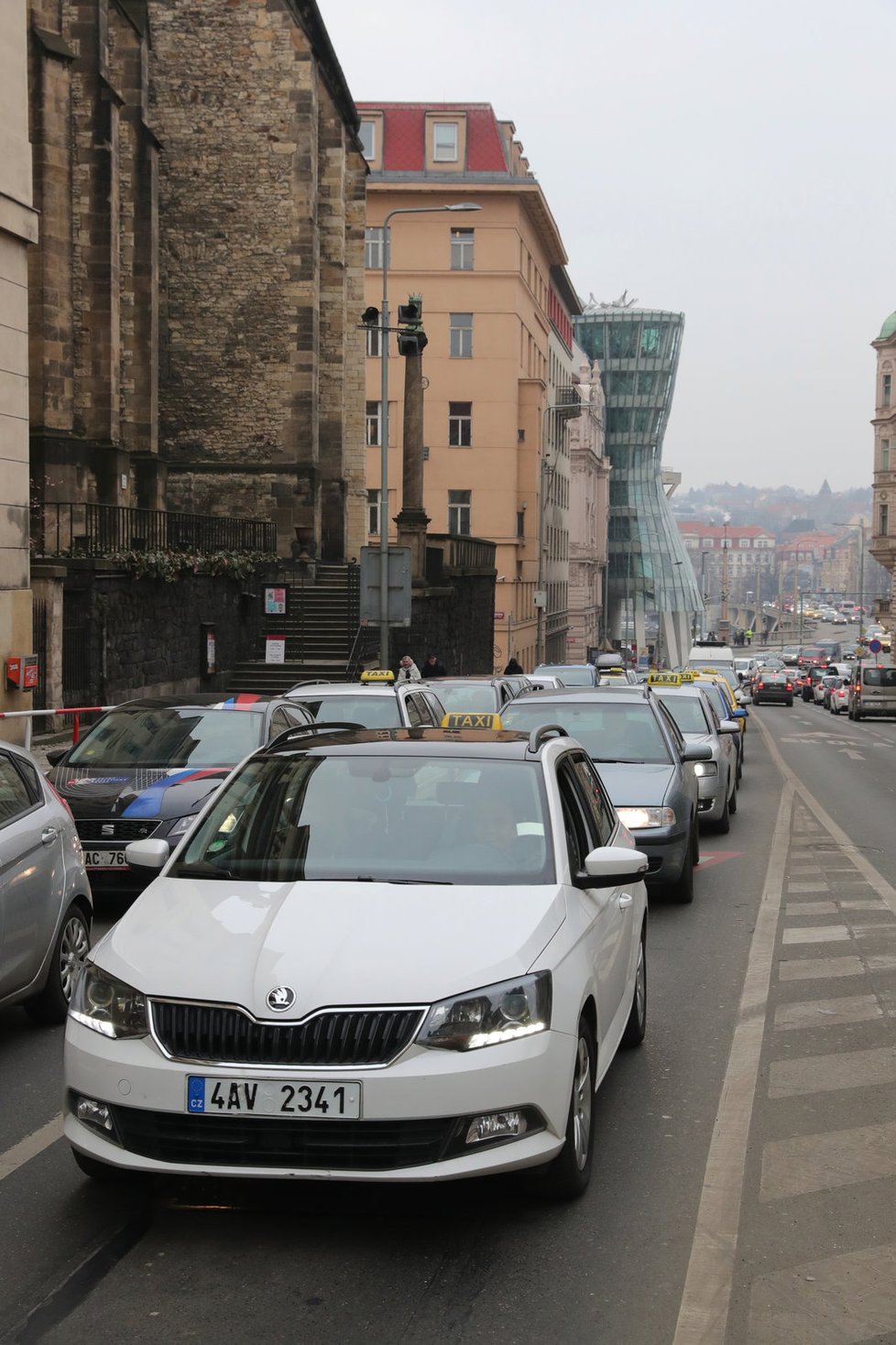 Taxikáři kroužili centrem Prahy dvě hodiny.