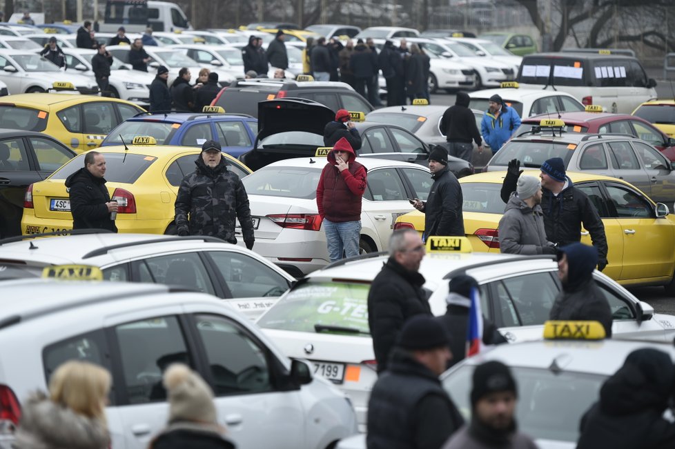 Taxikáři protestují i v pátek.