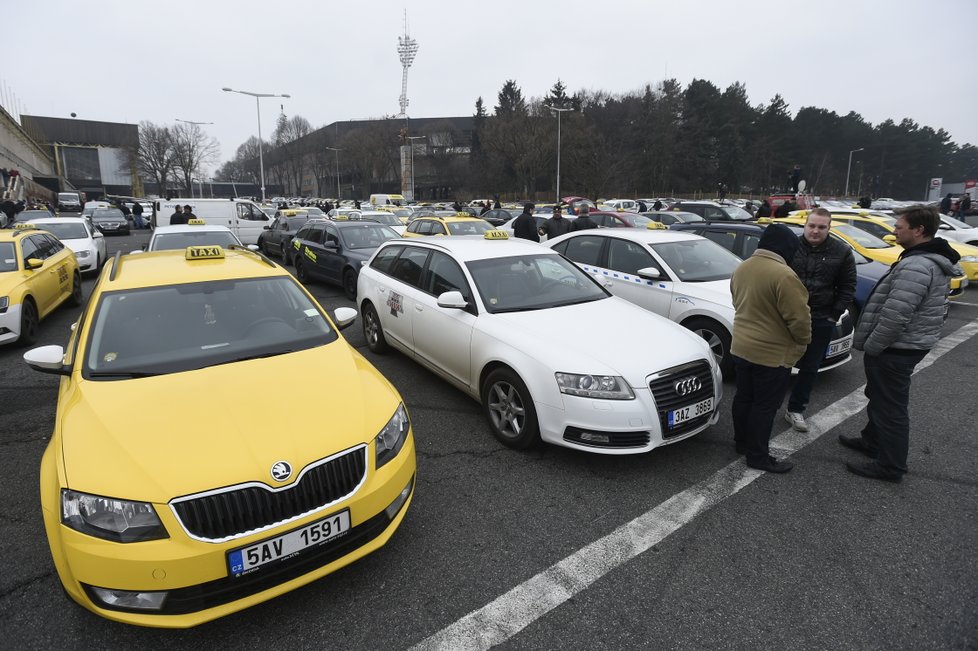 Taxikáři protestují i v pátek.