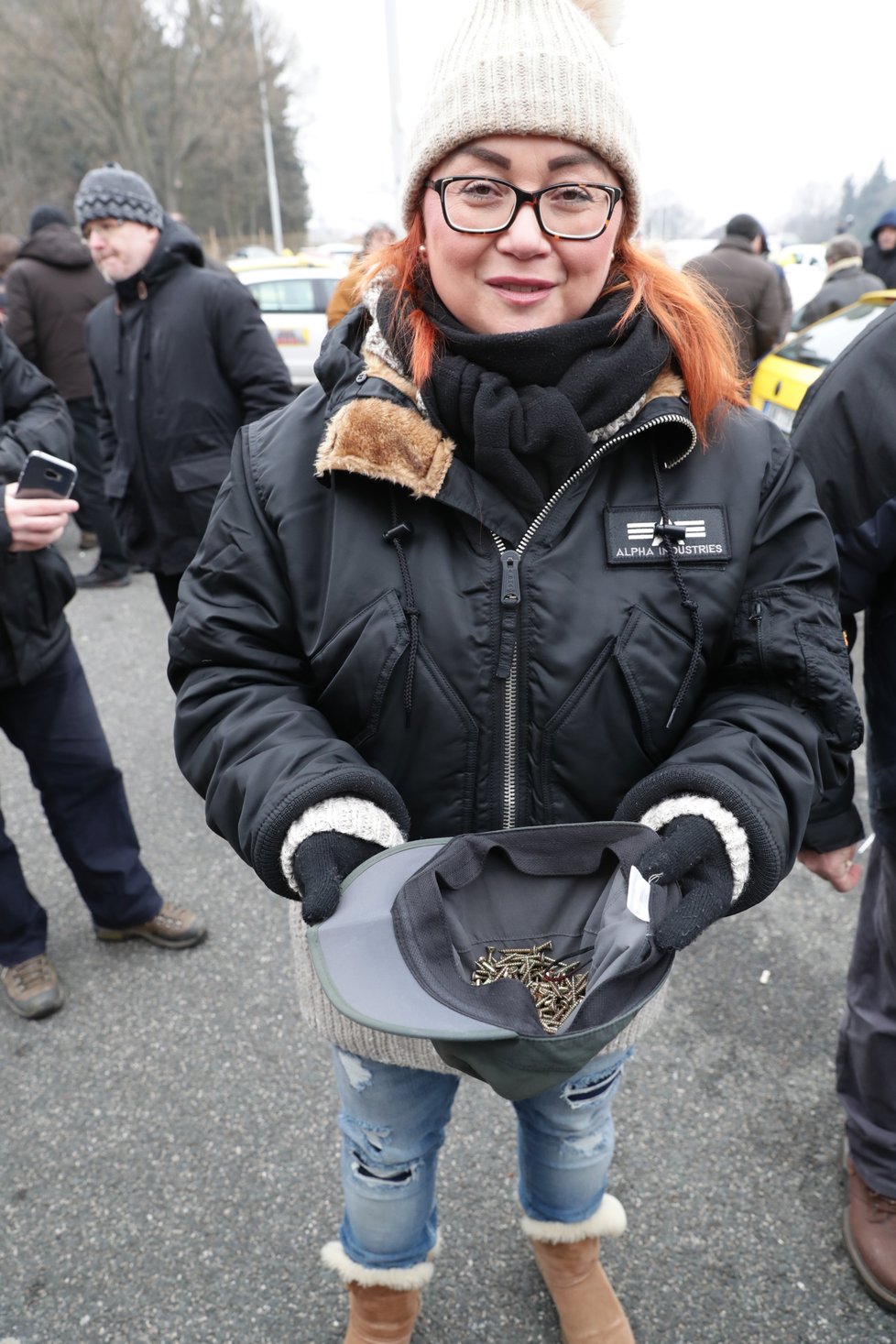 Na Strahov se v pátek sjelo 400 taxikářů. Na příjezdovou cestu jim někdo nasypal šroubky.