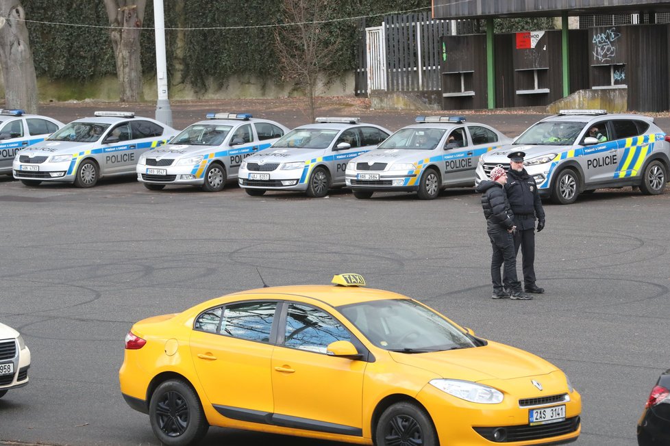 Taxikáři v pondělí 12. února uspořádali třetí protestní setkání v řadě.