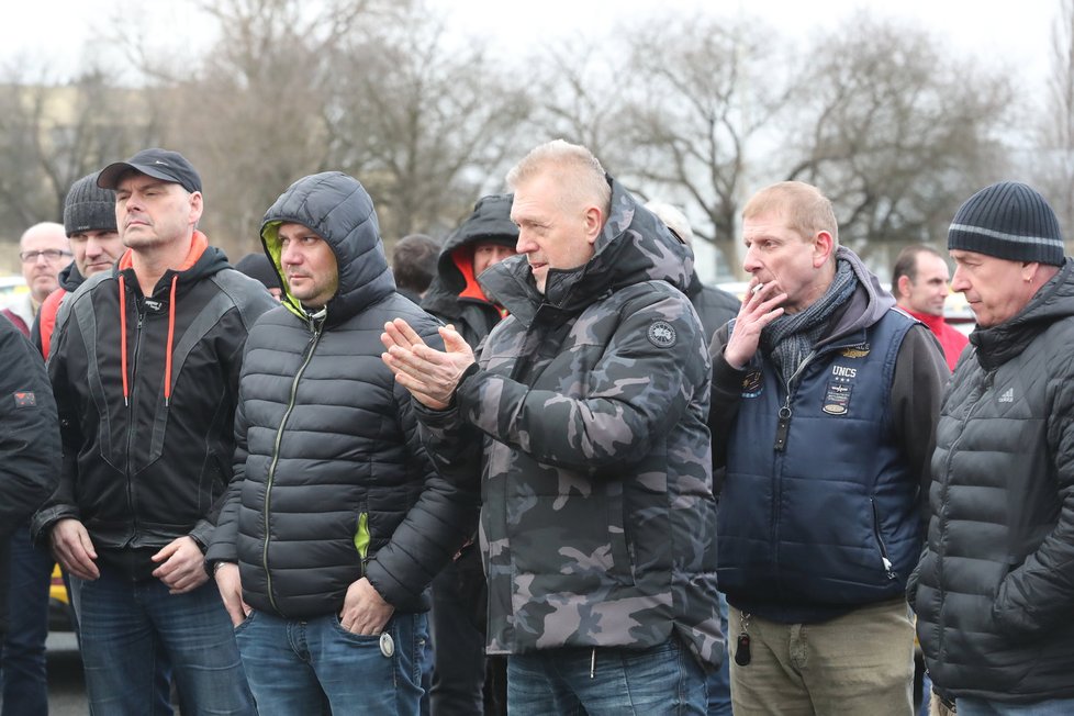 Taxikáři uspořádali v pondělí 12. února třetí protestní akci v řadě.