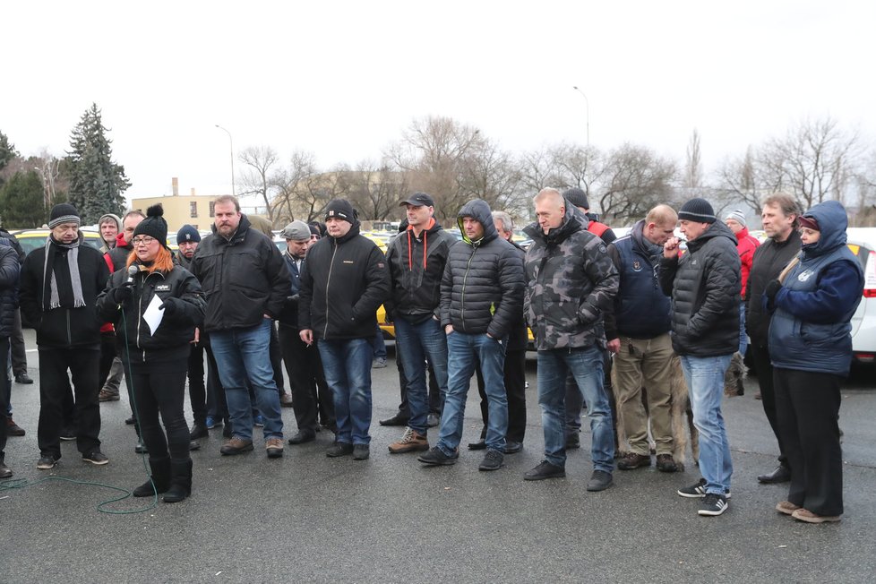 Taxikáři uspořádali v pondělí 12. února třetí protestní akci v řadě.