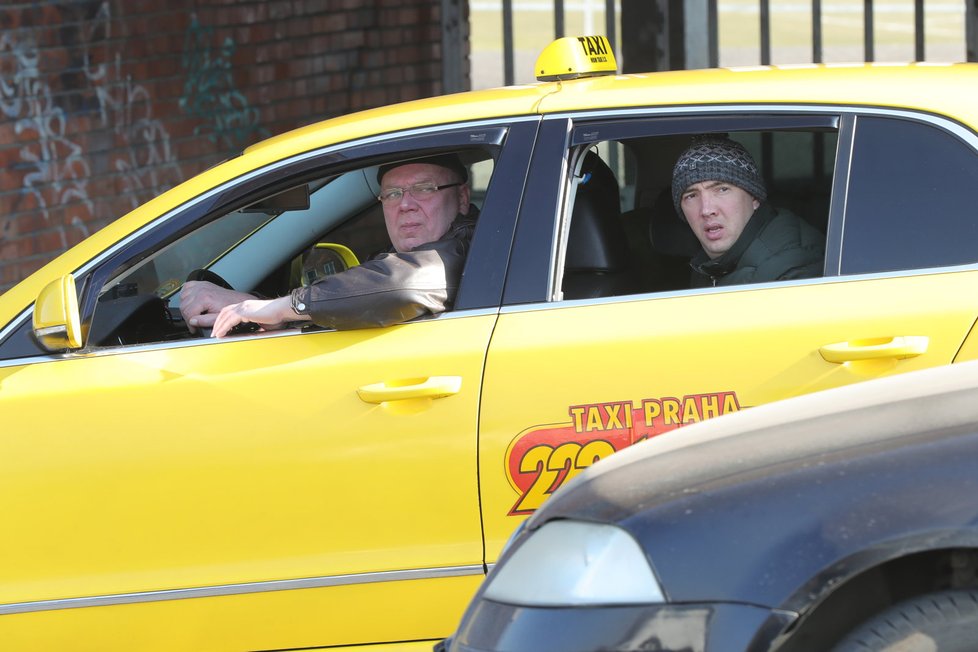 Jedna z protestních jízd pražských taxikářů