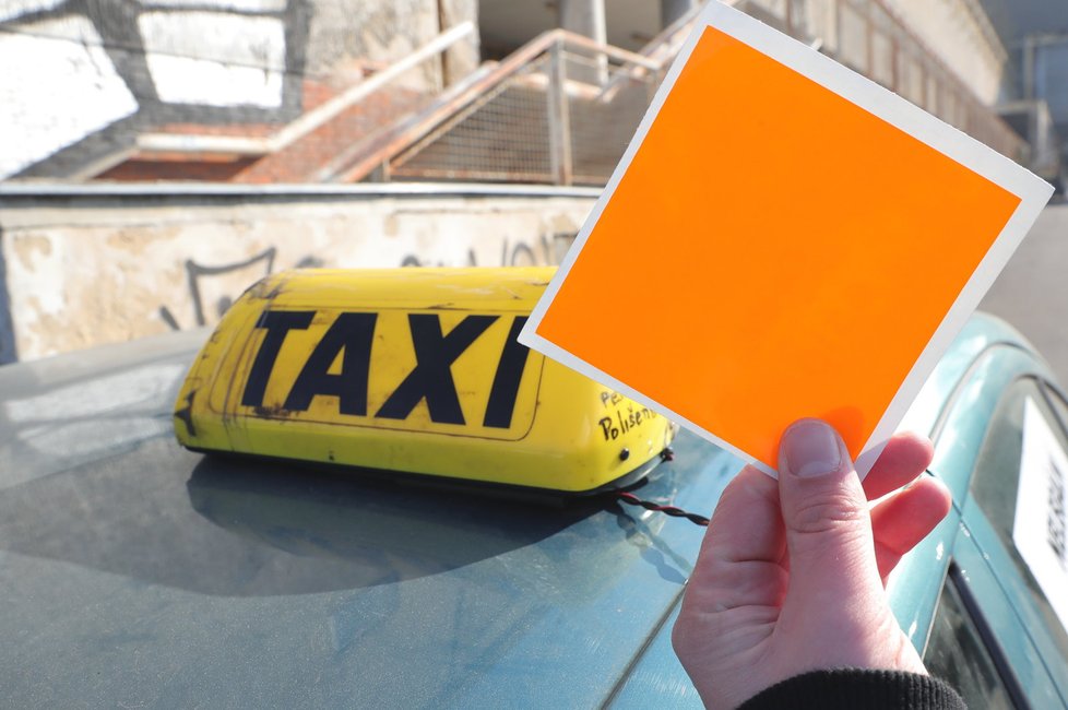 Taxikáři v minulých měsících uspořádali proti alternativním taxislužbám desítky protestů. Požadují, aby dodržovaly stejné podmínky jako oni