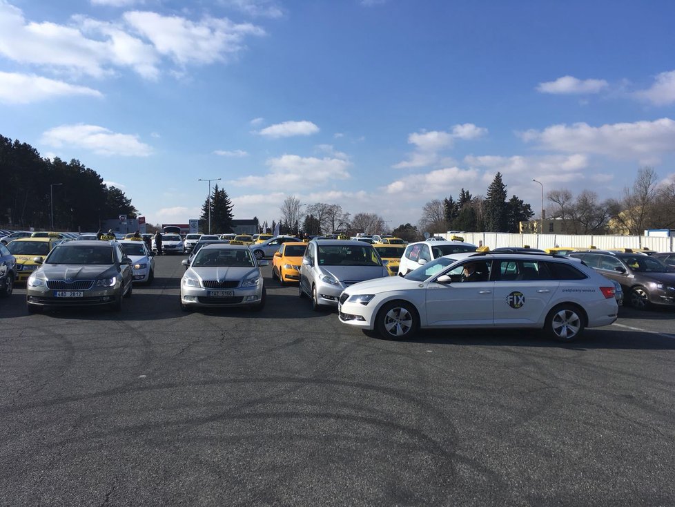 Ulice Prahy během protestů taxikářů na začátku letošního roku.