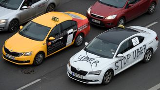 Taxikáři dál brojí proti Uberu, magistrálu má zaplavit tisícovka aut