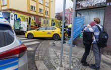 Taxi bez šoféra zabilo cizinku (†23): Obviněn je řidič, auto nezajistil!
