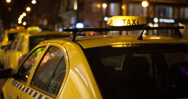 Taxikáře na Novojičínsku přepadl jeho pasažér