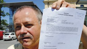 Taxikář Lubomír Nevrlý (57) podal stížnost ke krajskému úřadu na podivné způsoby na letišti