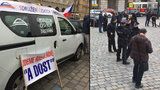 Taxikářské fiasko v centru Prahy: Na protest místo stovek naštvaných řidičů dorazilo sotva 10 lidí