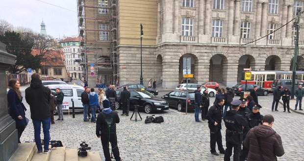 Na protest taxikářů v centru Prahy dorazilo sotva 20 lidí. 13. 11. 2018