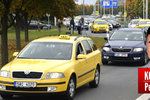 Pomohli si taxikáři blokádou?