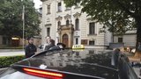 Taxikáři na úřadu vlády jednali s Babišem: Premiér vyzve Uber, aby dodržoval pevně stanovené ceny