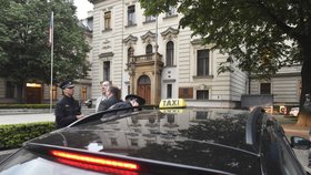 Taxikáři přijeli jednat s premiére v demisi Andrejem Babišem (ANO)