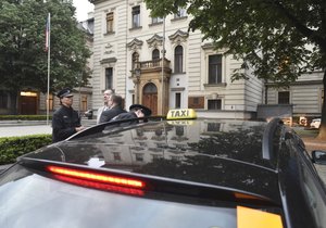 Taxikáři přijeli jednat s premiére v demisi Andrejem Babišem (ANO)