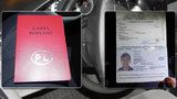 Polské vízum, ukrajinský řidičák a uzbecký pas! Muž (24) si hrál v Praze na taxikáře, o povolení neměl páru