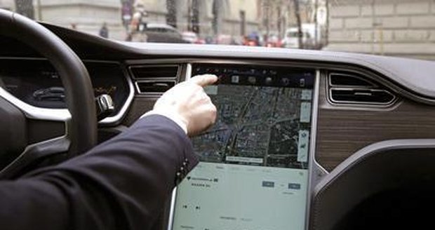 Uber v San Francisku stáhl svá samořídíci auta z ulic. Chybělo mu povolení