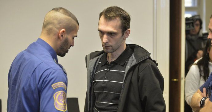 Začal ostře sledovaný soud s mužem obviněným z vraždy taxikářů z Prahy.