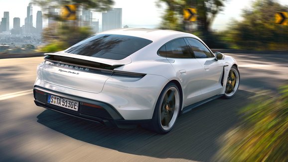 Porsche umí dodat Taycanu sportovnější zvuk, zákazníky však přijde na slušný balík