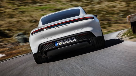 Porsche prý chystá menší elektrický sedan, má konkurovat Tesle Model 3 a BMW i4