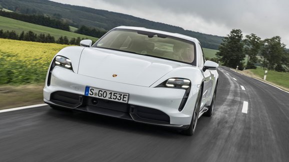 Vrcholné Porsche Taycan Turbo S je prý největší žrout mezi elektromobily, tvrdí Američané