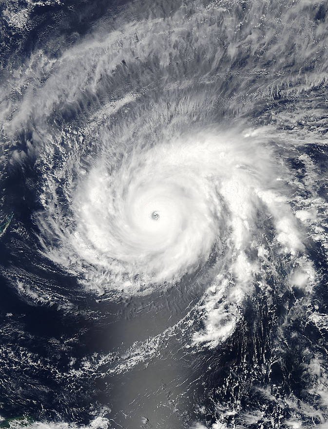 Tajfun Maysak se řítí na Filipíny