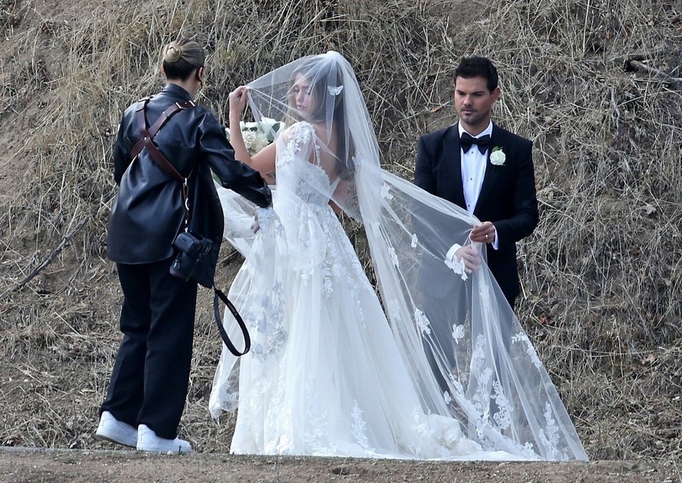 Taylor Lautner se oženil.