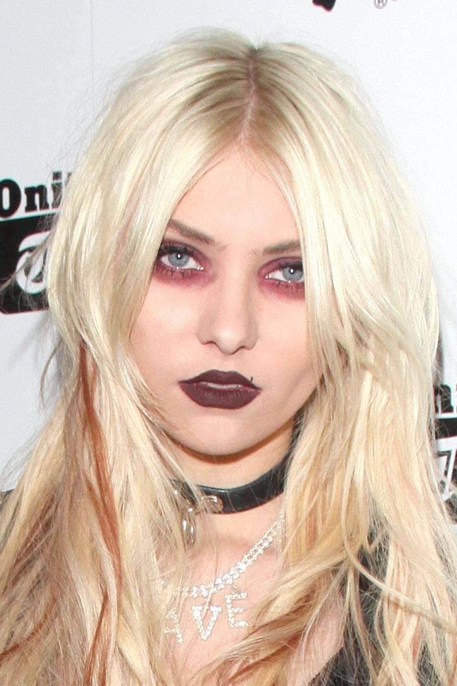 Herečka a zpěvačka Taylor Momsen to s gotikou občas přežene.