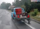 Také sedmimetrákový trabant může táhnout vozík, ale jen do hmotnosti 280 kg, což při prázdné hmotnosti přívěsu 130 kg nedává mnoho prostoru pro náklad…