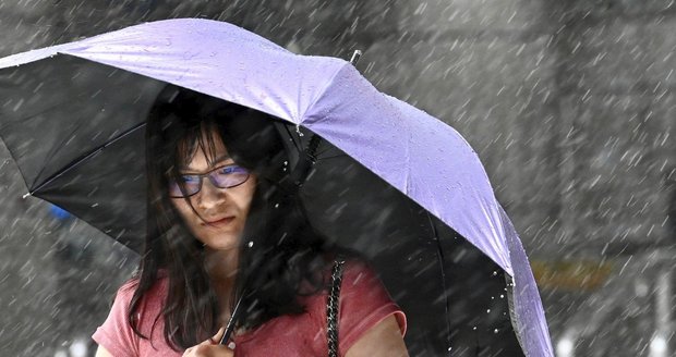 Tchaj wan se ocitl bez proudu. Silný vítr a déšť doprovází všudypřítomná hrozba ničivého působení přírody