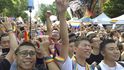 Tchaj-wan jako první země v Asii povolil sňatky homosexuálů, místní LGBT+ komunita slavila v ulicích.