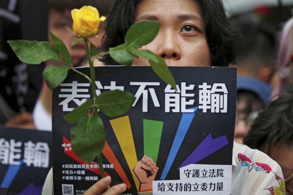 Tchajwanský parlament, jako první v Asii, povolil sňatky homosexuálů.