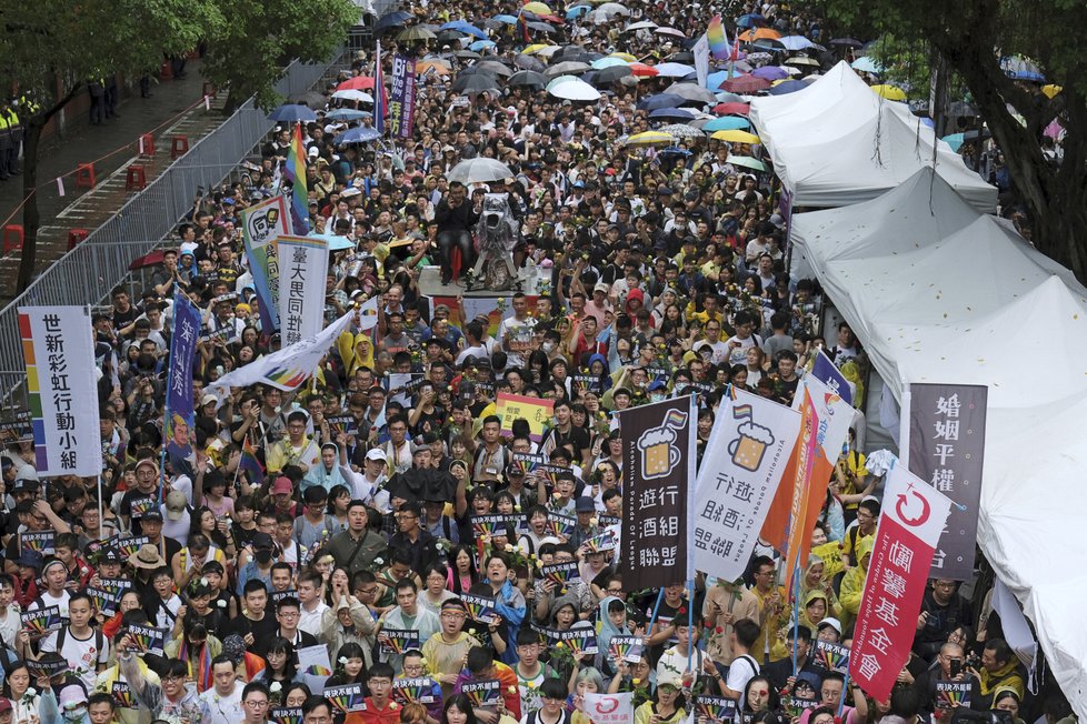 Tchajwanský parlament, jako první v Asii, povolil sňatky homosexuálů.