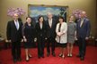 Delegace Evropského parlamentu podpořila novou tchajwanskou prezidentku (třetí zleva). Inauguraci přihlížela i česká europoslankyně Michaela Šojdrová (KDU-ČSL, třetí zprava)