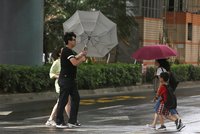 Tchaj-wan zasáhl tajfun Bailu a míří dál do Číny. 30 tisíc domácností je bez elektřiny