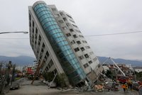 Dva české turisty vytáhli z trosek hotelu. Muže a ženu zasáhlo zemětřesení na Tchaj-wanu