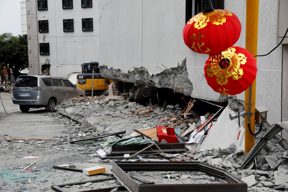 Zemětřesení na Tchaj-wanu má dosud čtyři mrtvé a 243 zraněných.