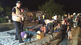 Nejméně 17 mrtvých si vyžádalo vykolejení vlaku na Tchaj-wanu.