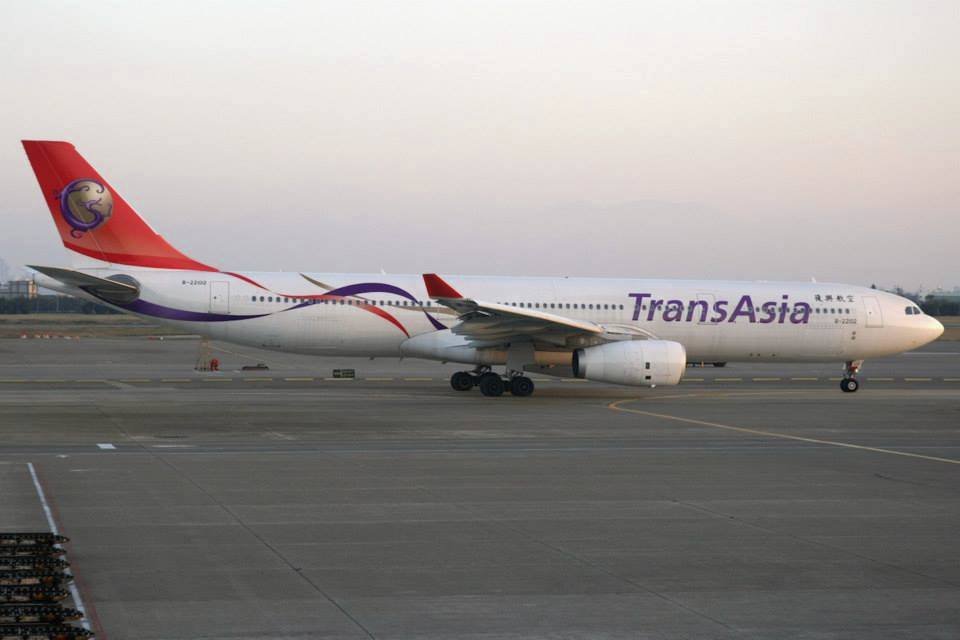 Při havárii letadla TransAsia zemřelo prý pět desítek lidí