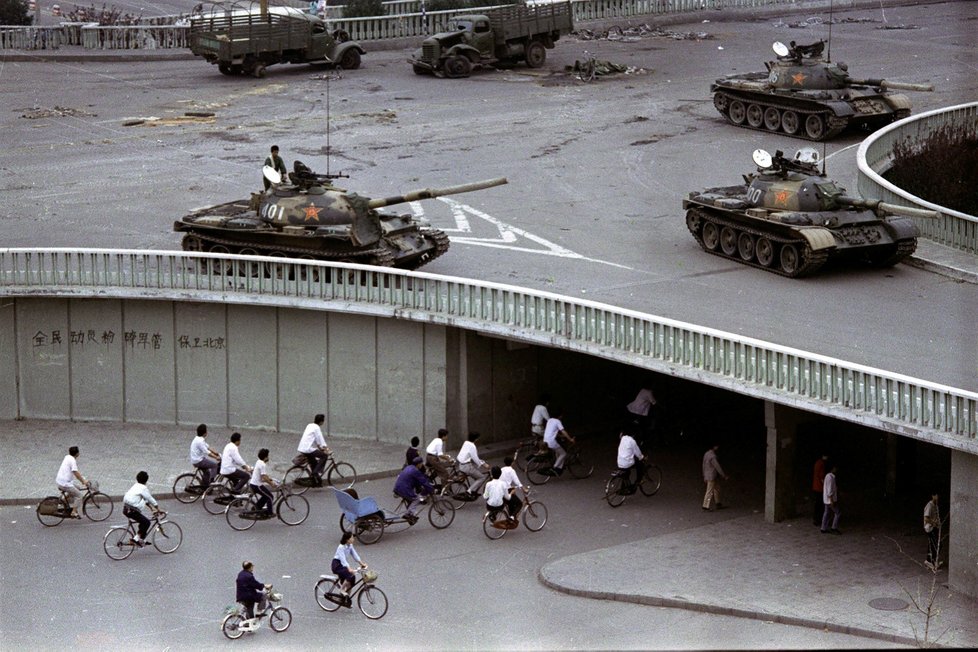 Tanky hlídaly klid v Pekingu i 6. června 1989.