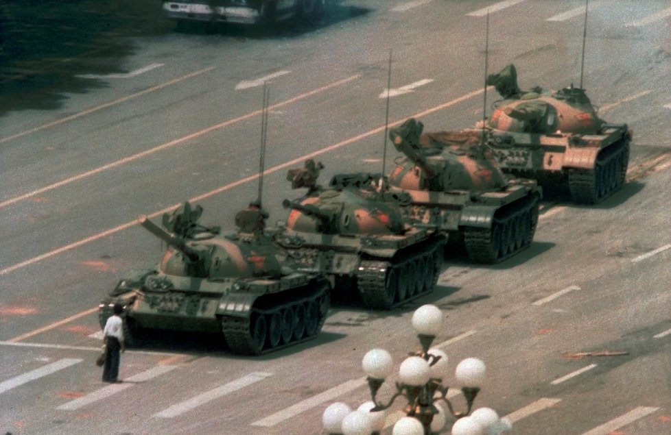 5. června 1989: &#34;Muž před tankem&#34; na náměstí Nebeského klidu.