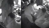 Brutální video: Snacha škrtila tchyni, pak ji vzala cihlou po hlavě