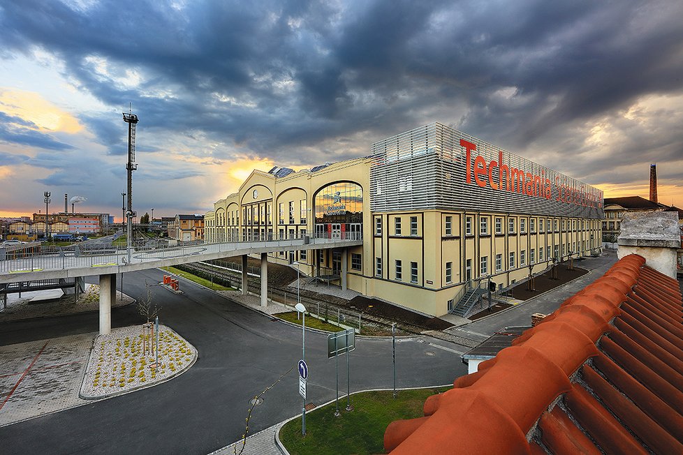 Techmania se nalézá v bývalých halách plzeňské škodovky.