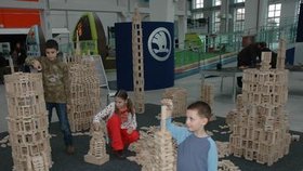 Techmánia: nejen děti staví z kostek věže